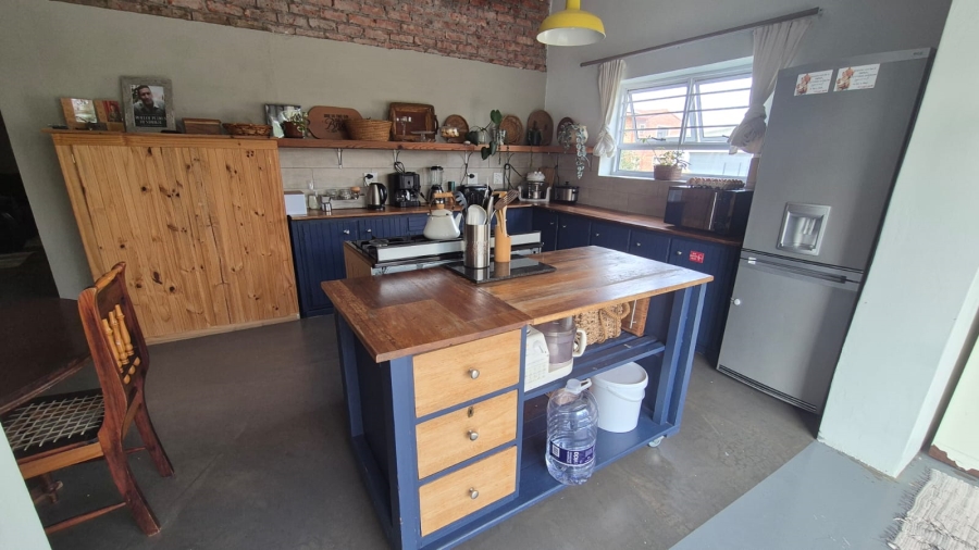 To Let 4 Bedroom Property for Rent in Wavecrest Eastern Cape
